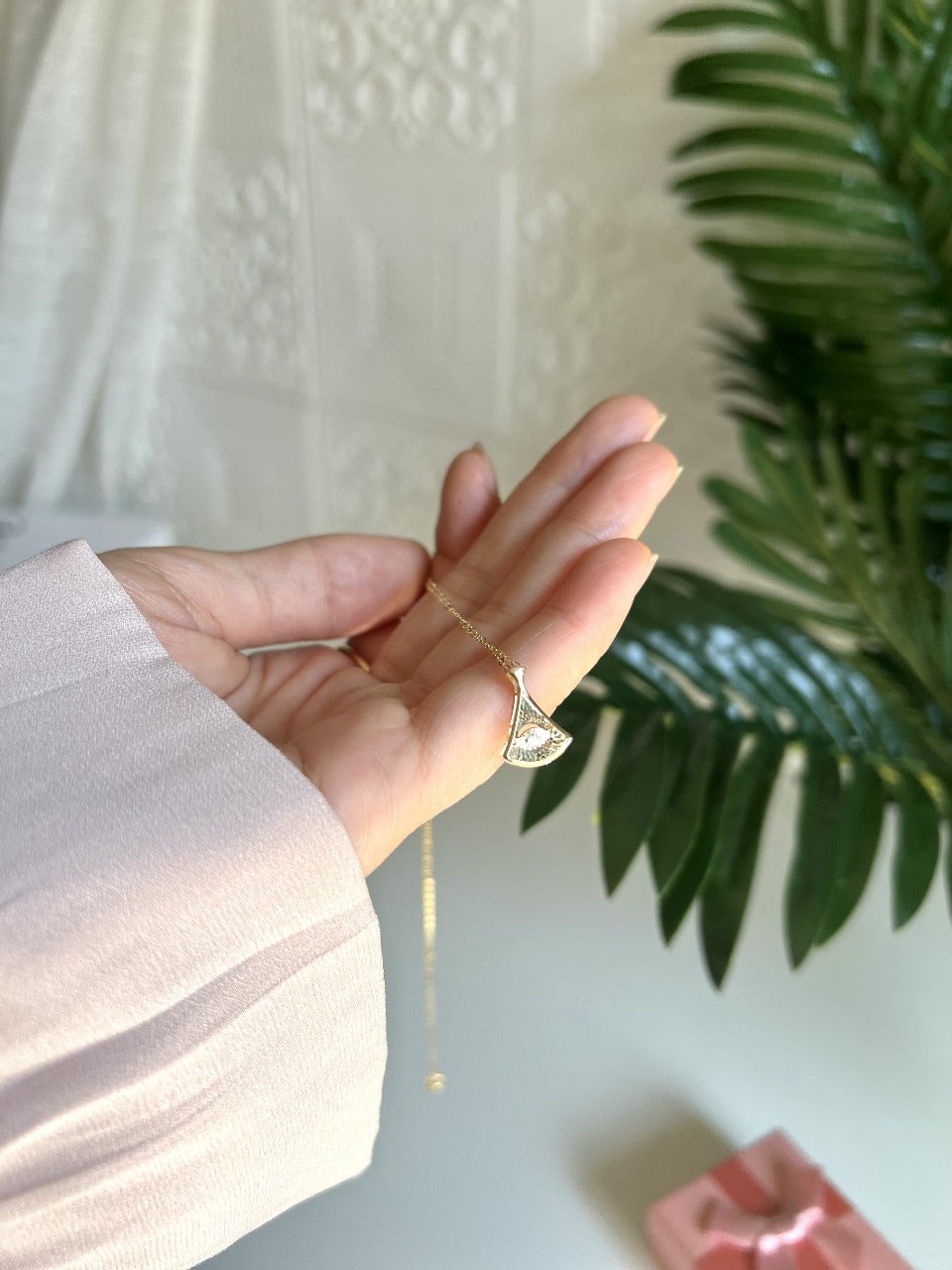 عقد الألماسة الراقصة من الذهب 2