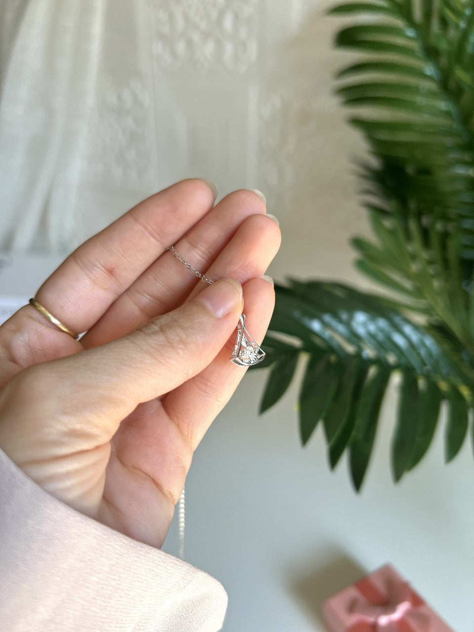 عقد الألماسة الراقصة من الذهب 2