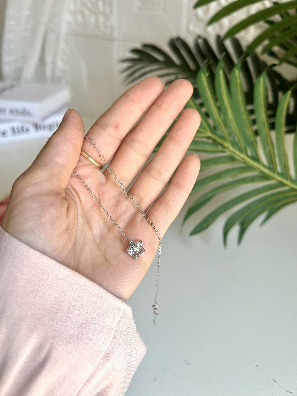 عقد الألماسة الراقصة من الذهب 4