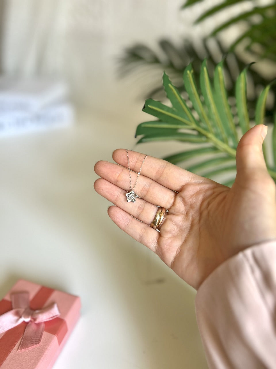 عقد الألماسة الراقصة من الذهب 4