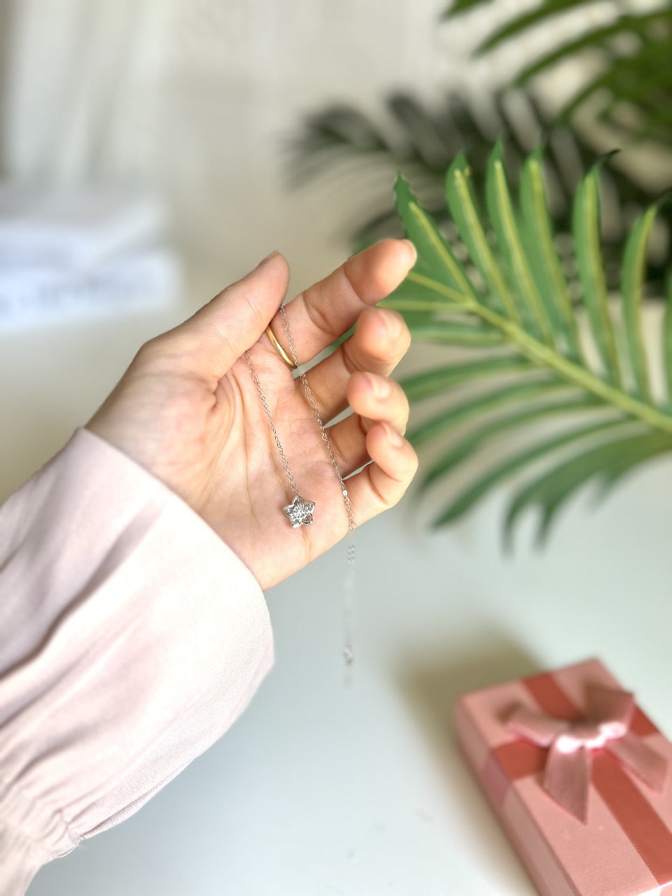 عقد الألماسة الراقصة من الذهب 4