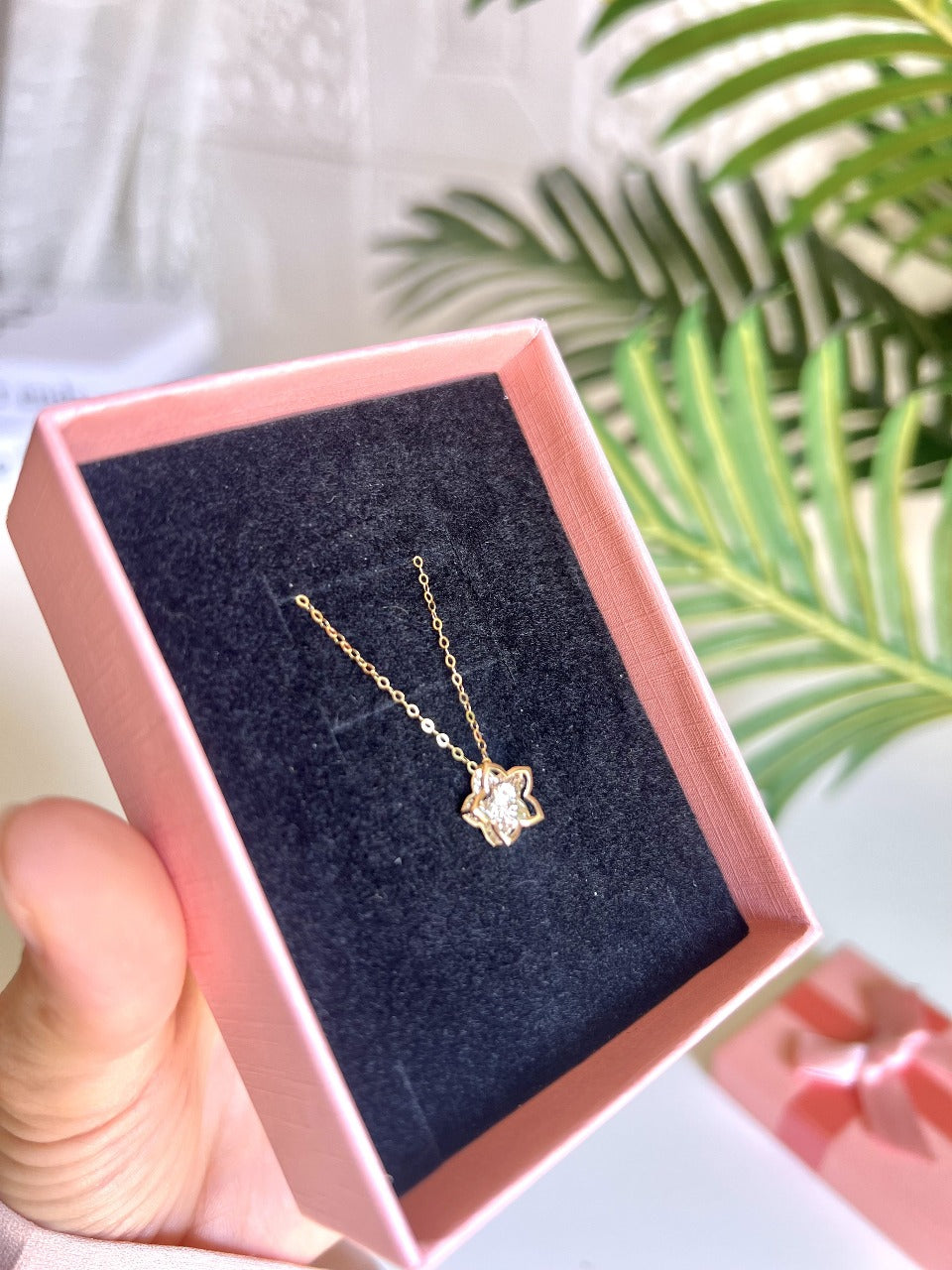 عقد الألماسة الراقصة من الذهب 4