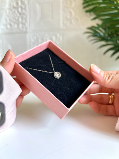 عقد الالماس والذهب عيار 18  راقصة