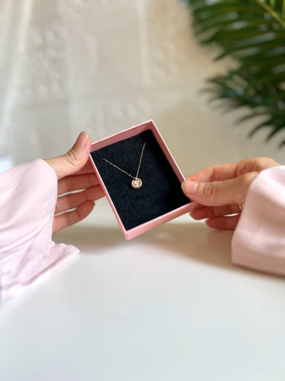 عقد الالماس والذهب عيار 18  راقصة