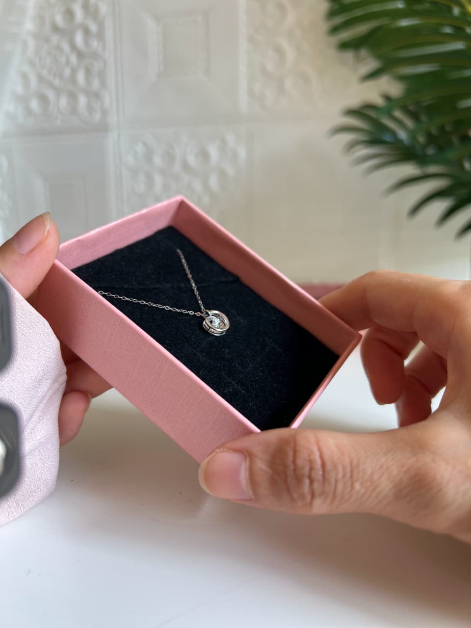 عقد الالماس والذهب عيار 18  راقصة