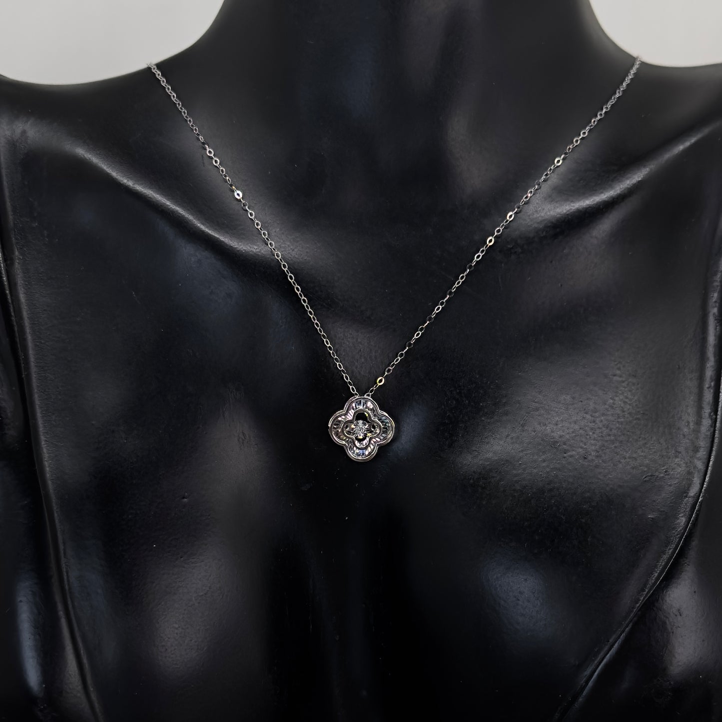 عقد الألماسة الراقصة من الذهب 4